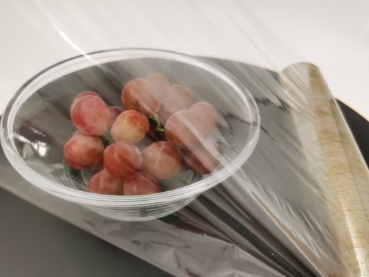 Os PVDC altos da barreira aderem-se o rolo de filme fácil BPA do envoltório do estiramento do alimento do anexo da película de embalagem livre